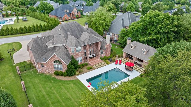 17 Nottingham Lane, Rogers, AR 72758
