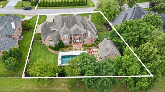 17 Nottingham Lane, Rogers, AR 72758
