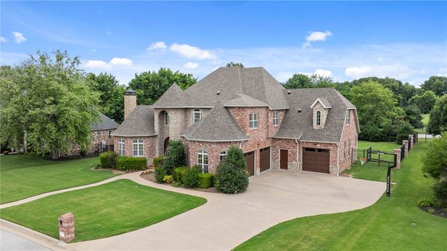 17 Nottingham Lane, Rogers, AR 72758