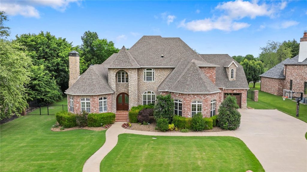 17 Nottingham Lane, Rogers, AR 72758