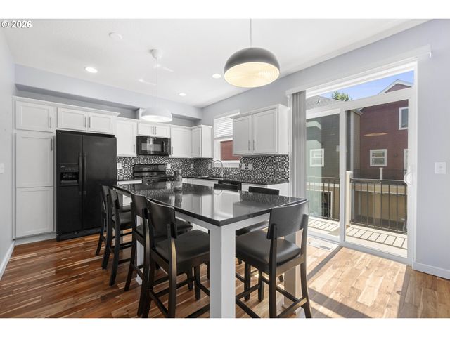 826 Nw COUNCIL Dr, Gresham, OR 97030
