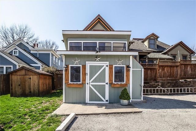 408 N Lightburne Street, Liberty, MO 64068