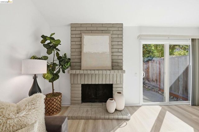 2487 Heathrow Ln, San Leandro, CA 94577