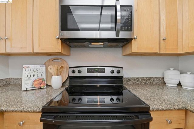 2487 Heathrow Ln, San Leandro, CA 94577