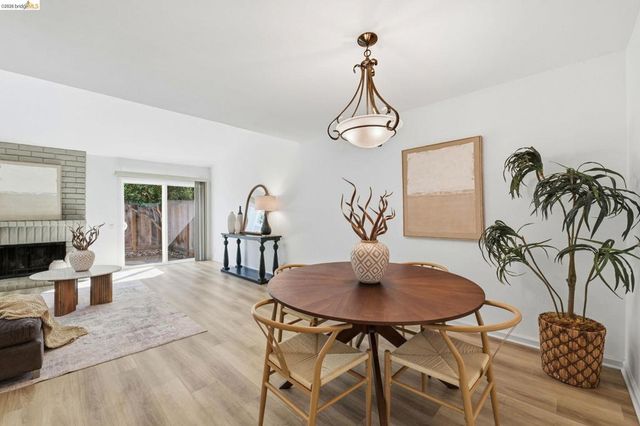 2487 Heathrow Ln, San Leandro, CA 94577