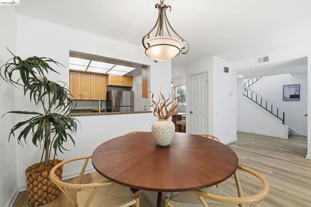 2487 Heathrow Ln, San Leandro, CA 94577