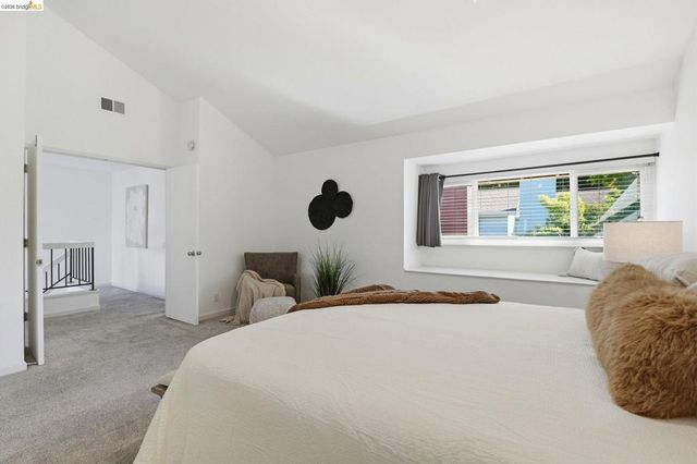 2487 Heathrow Ln, San Leandro, CA 94577