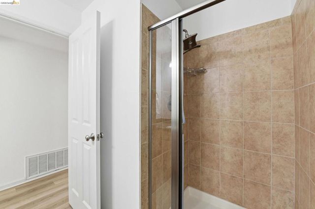 2487 Heathrow Ln, San Leandro, CA 94577