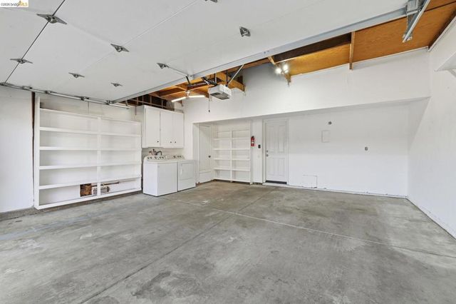 2487 Heathrow Ln, San Leandro, CA 94577