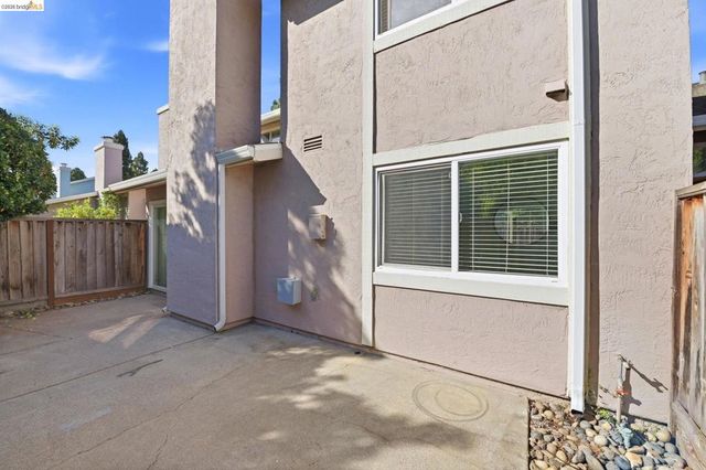 2487 Heathrow Ln, San Leandro, CA 94577