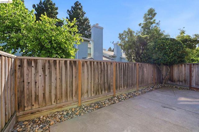 2487 Heathrow Ln, San Leandro, CA 94577