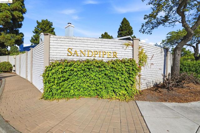 2487 Heathrow Ln, San Leandro, CA 94577