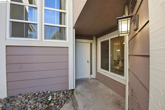 2487 Heathrow Ln, San Leandro, CA 94577