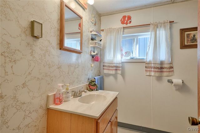 211 Dillon Point Road, Hammond, NY 13646