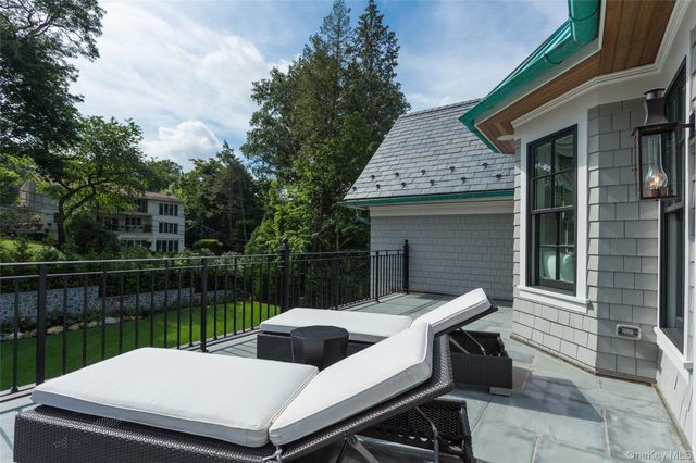 7 Pine Drive, Great Neck, NY 11021