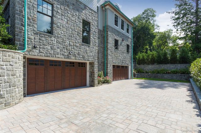 7 Pine Drive, Great Neck, NY 11021