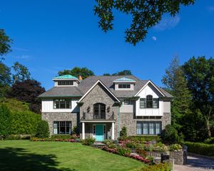 7 Pine Drive, Great Neck, NY 11021