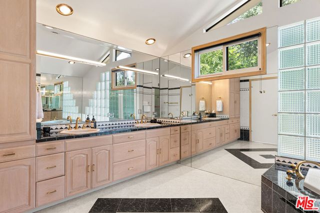 2160 Winona Boulevard, Los Angeles, CA 90027