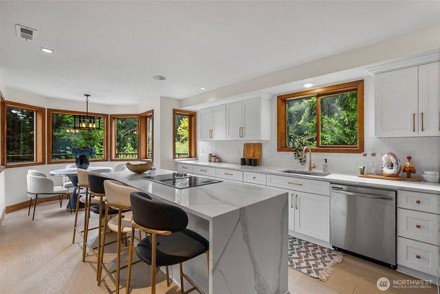13710 41st Avenue NE, Seattle, WA 98125