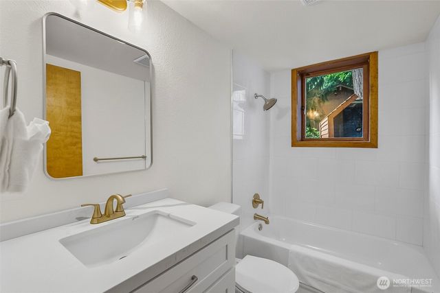 13710 41st Avenue NE, Seattle, WA 98125