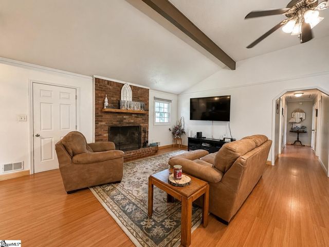 220 Millwood Lane, Wellford, SC 29385