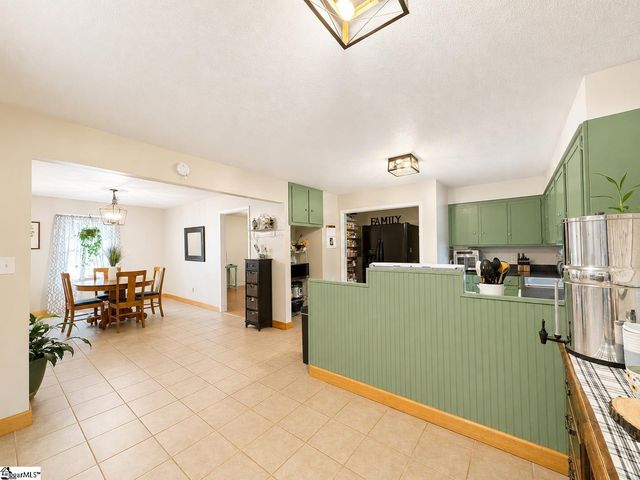 220 Millwood Lane, Wellford, SC 29385