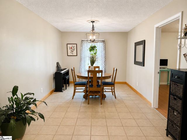 220 Millwood Lane, Wellford, SC 29385