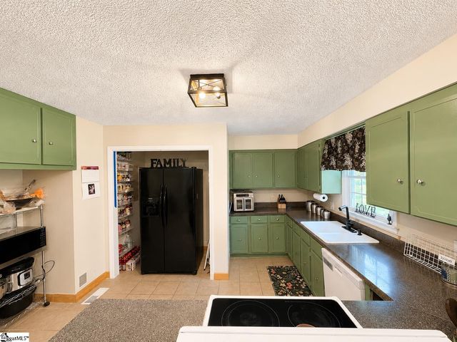 220 Millwood Lane, Wellford, SC 29385
