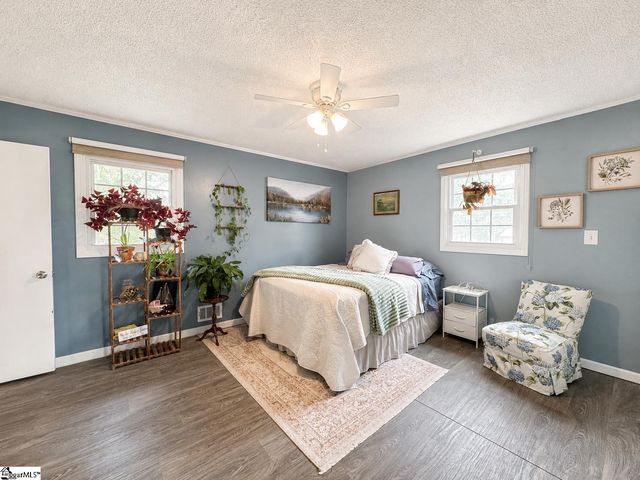 220 Millwood Lane, Wellford, SC 29385
