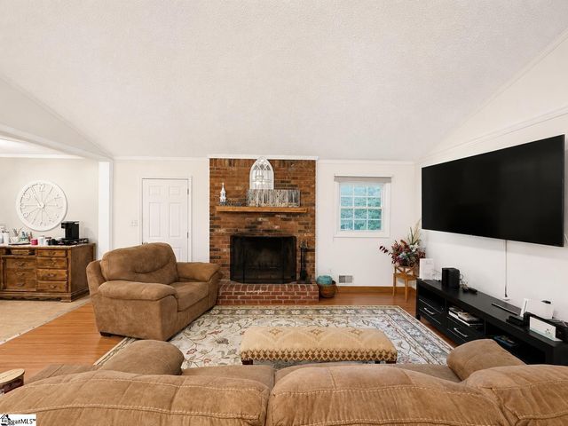 220 Millwood Lane, Wellford, SC 29385