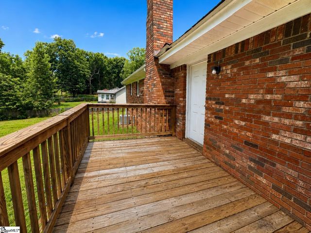 220 Millwood Lane, Wellford, SC 29385