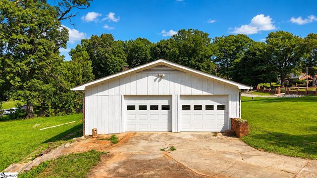 220 Millwood Lane, Wellford, SC 29385