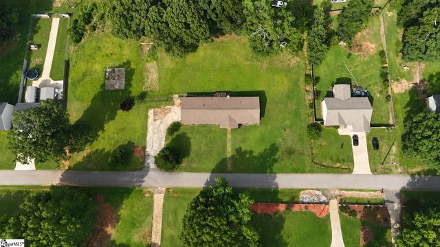 220 Millwood Lane, Wellford, SC 29385