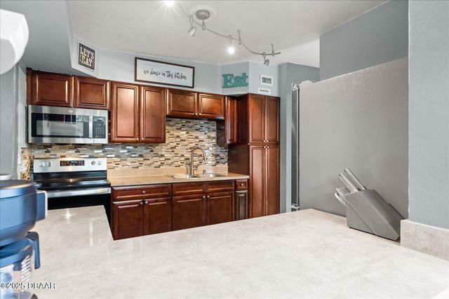 793 Greenway Place, Daytona Beach, FL 32114