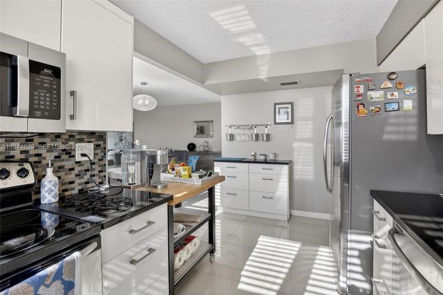 3671 Environ Blvd 564, Lauderhill, FL 33319