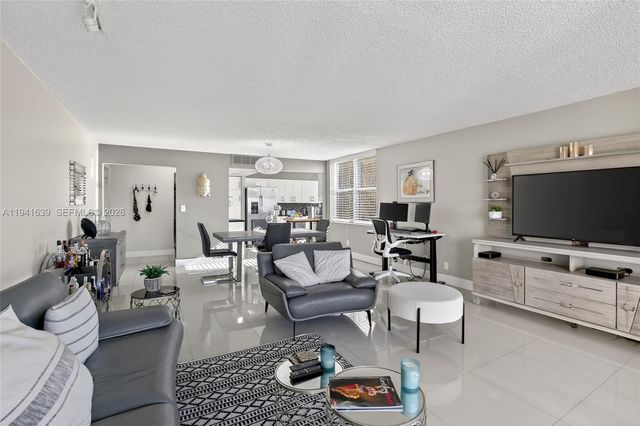 3671 Environ Blvd 564, Lauderhill, FL 33319