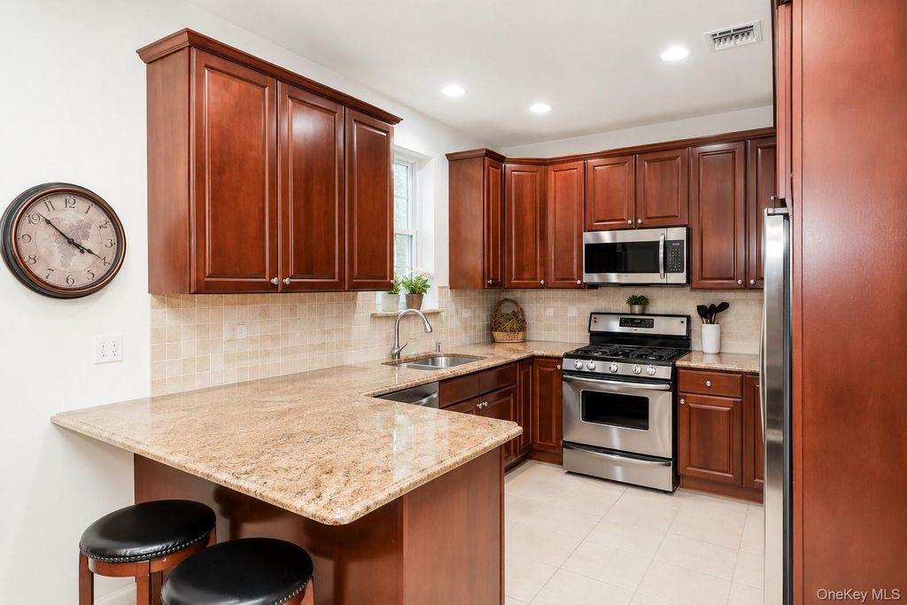 643 Verona Drive, Melville, NY 11747 — photo 3