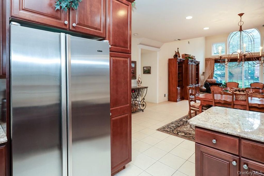 643 Verona Drive, Melville, NY 11747 — photo 4