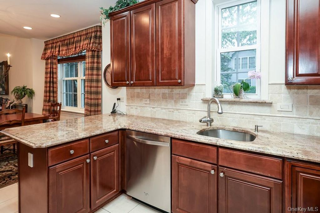643 Verona Drive, Melville, NY 11747 — photo 5