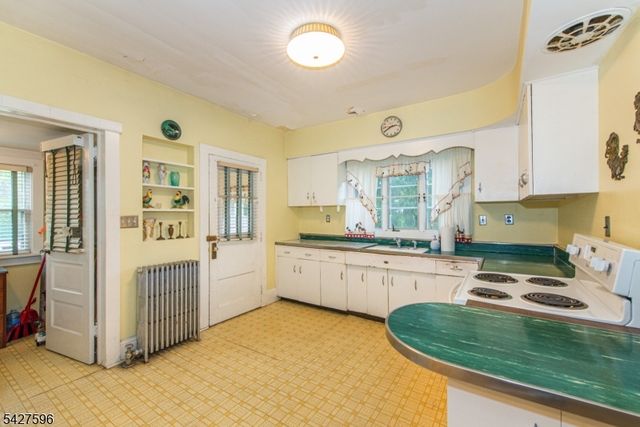 35 Eyland Ave, Roxbury Twp., NJ 07876