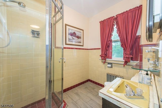 35 Eyland Ave, Roxbury Twp., NJ 07876
