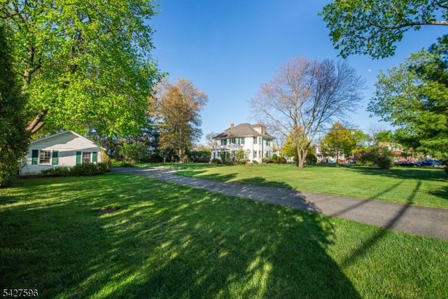 35 Eyland Ave, Roxbury Twp., NJ 07876