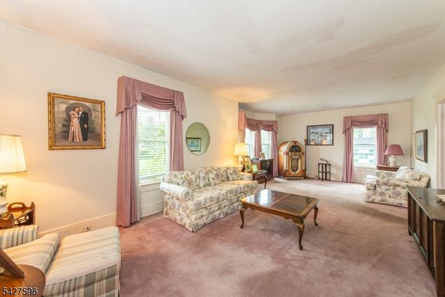 35 Eyland Ave, Roxbury Twp., NJ 07876
