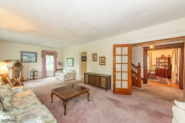 35 Eyland Ave, Roxbury Twp., NJ 07876