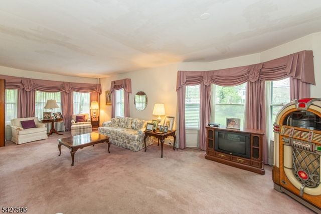 35 Eyland Ave, Roxbury Twp., NJ 07876