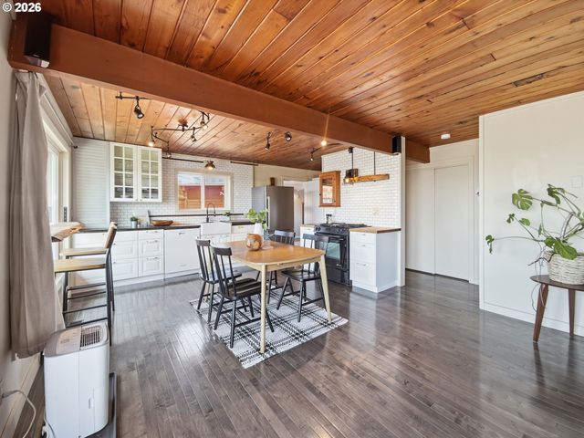 340 STEVENS St, Gleneden Beach, OR 97388