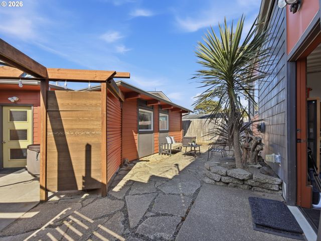 340 STEVENS St, Gleneden Beach, OR 97388