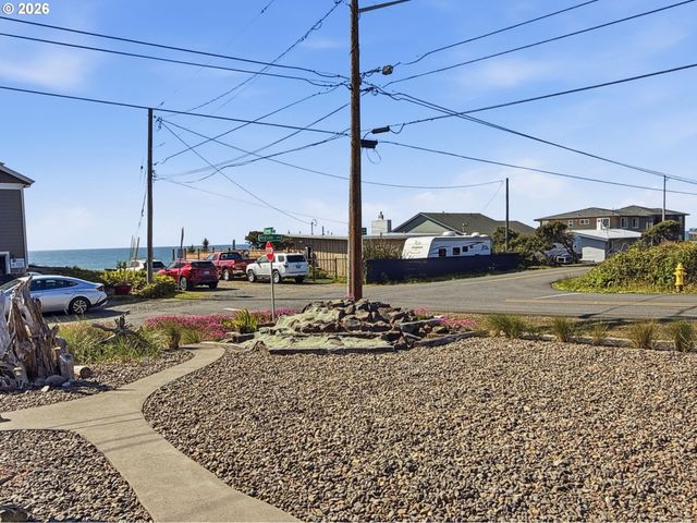 340 STEVENS St, Gleneden Beach, OR 97388