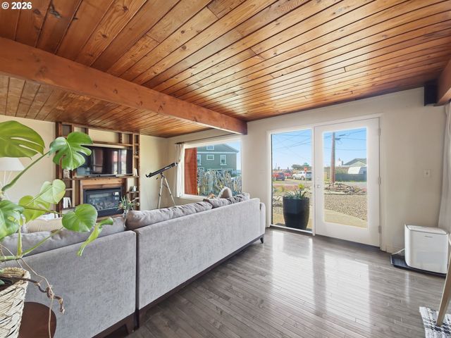 340 STEVENS St, Gleneden Beach, OR 97388