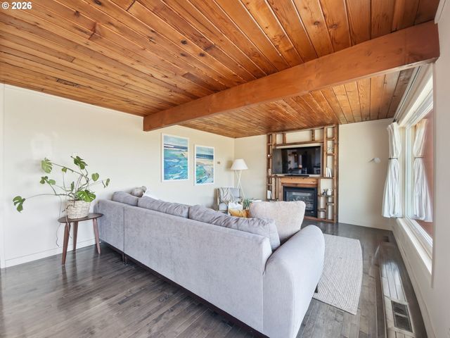 340 STEVENS St, Gleneden Beach, OR 97388